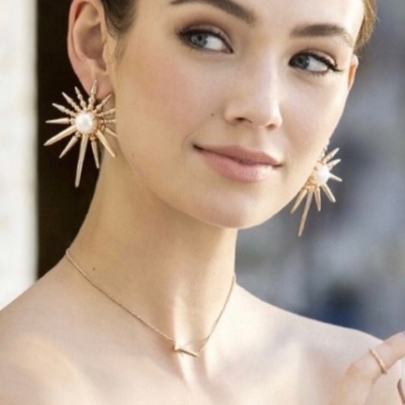 Kendra Scott Eliot pendant necklace in gold - Picture 2 of 4